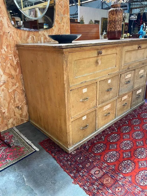 Illustration numéro 5 du produit Ancien meuble de métier