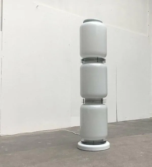 Illustration numéro 5 du produit Lampadaire en verre de style italien space age, années 1960