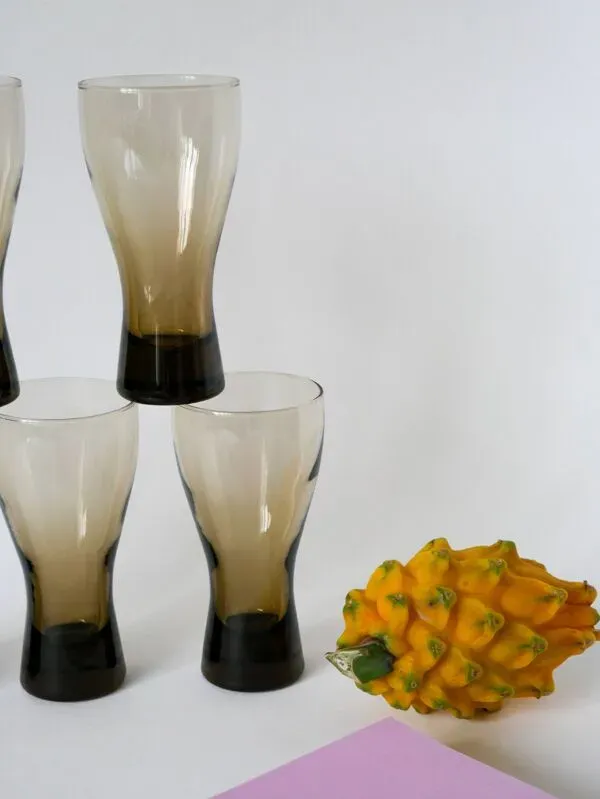 Illustration numéro 5 du produit Lot de 5 grands verres Long Drink en verre fumé Design, 1970