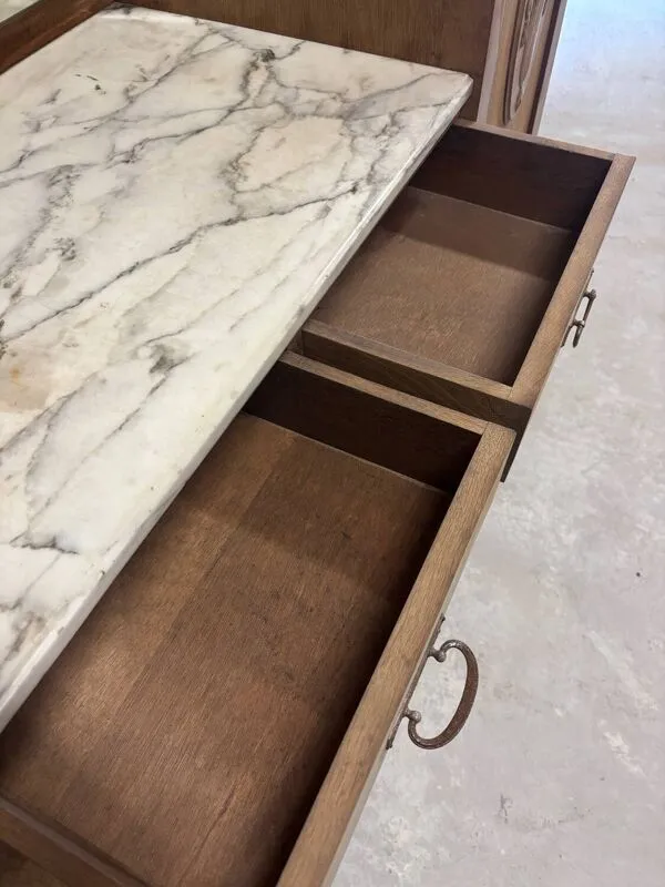 Illustration numéro 5 du produit Buffet en chêne