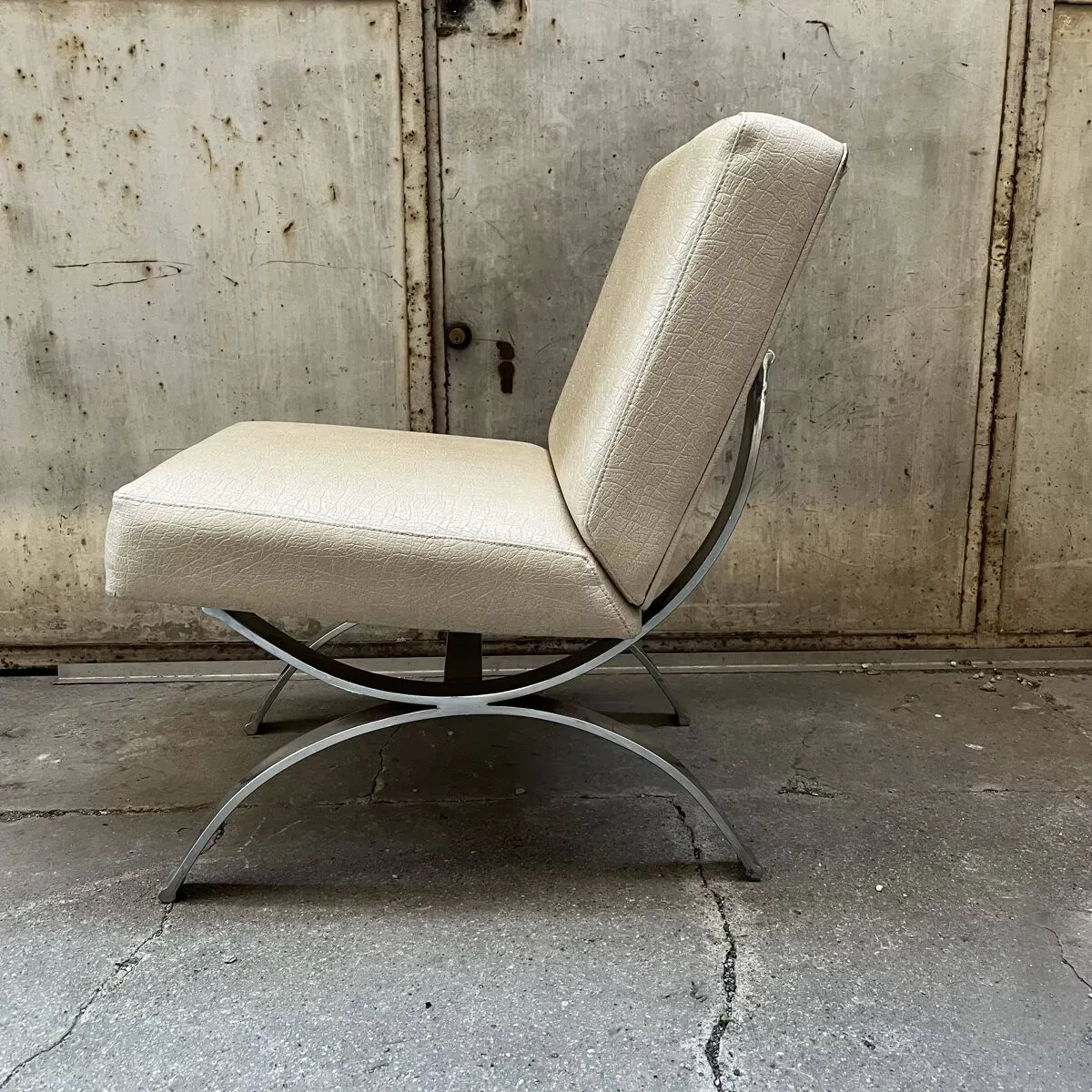 Illustration numéro 5 du produit Fauteuil design