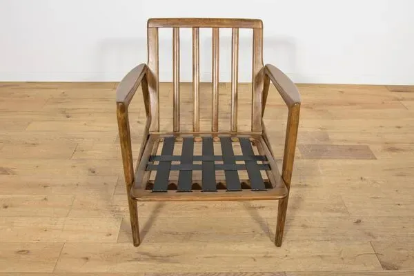 Illustration numéro 5 du produit Fauteuil modèle 300-139 de style Mid-Century, fabriqué par l'usine Swarzędz, en Pologne, dans les années 1960.