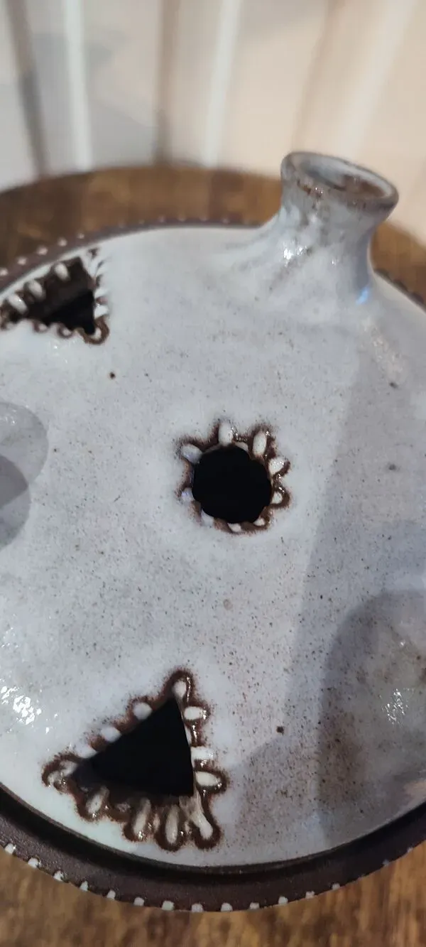 Illustration numéro 5 du produit Pique-fleurs signé La Hulotte de Jeanne & Norbert Pierlot.