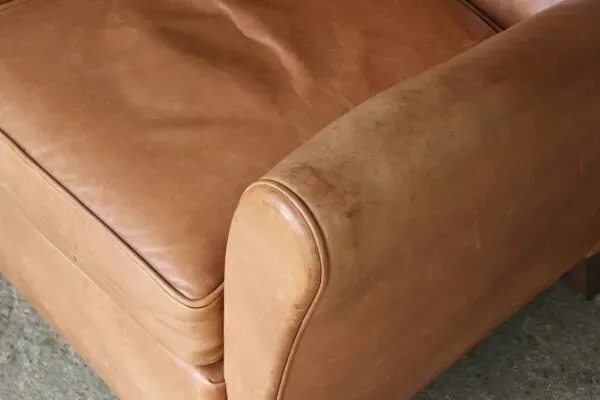 Illustration numéro 5 du produit Fauteuil club en cuir vintage. très bel état.