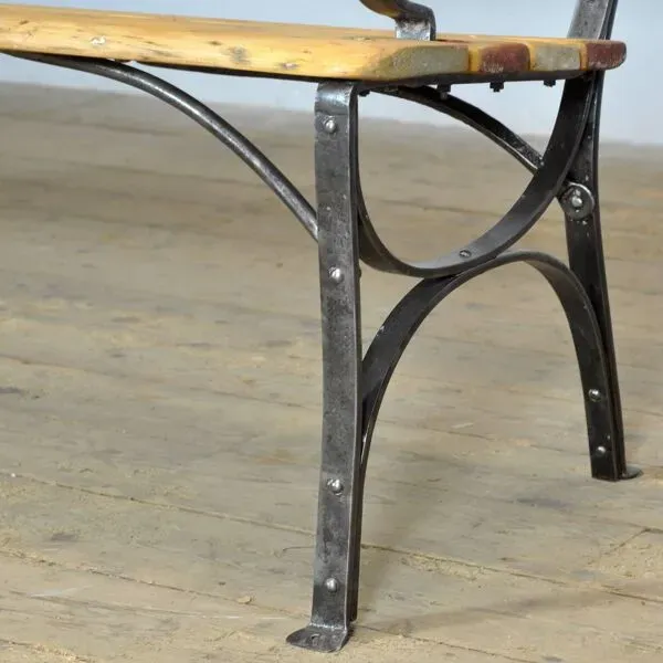 Illustration numéro 5 du produit Banc de parc en fer riveté, années 1920