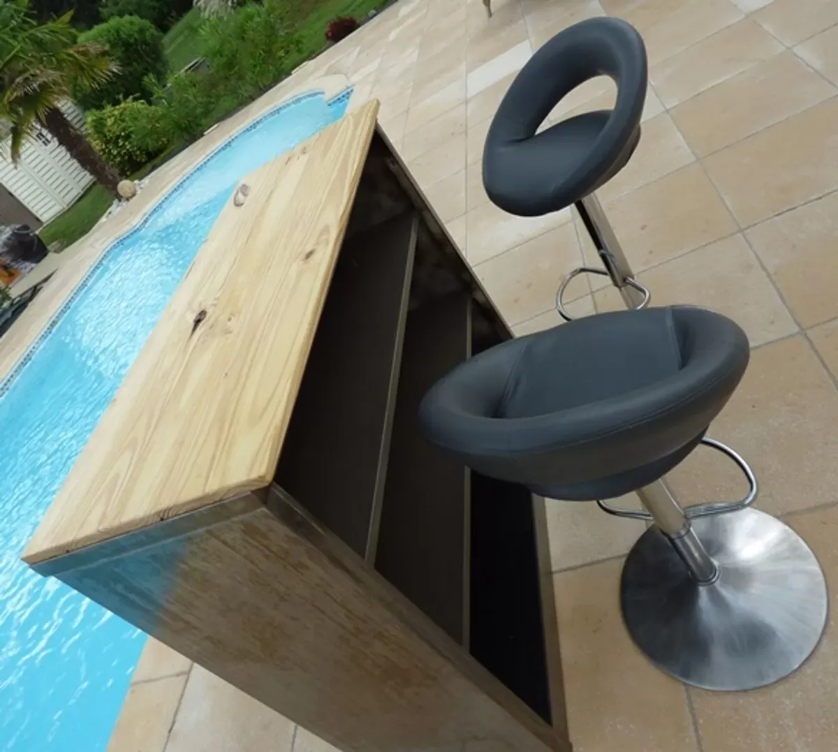 Illustration numéro 5 du produit Meuble bas industriel en métal  passe partout avec dessus bois