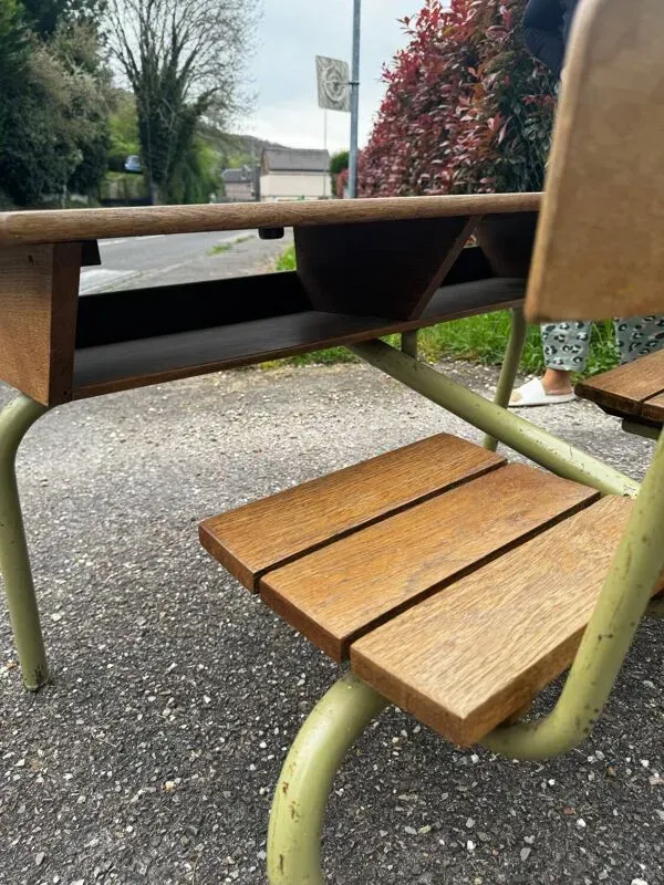 Illustration numéro 5 du produit Bureau d'écolier