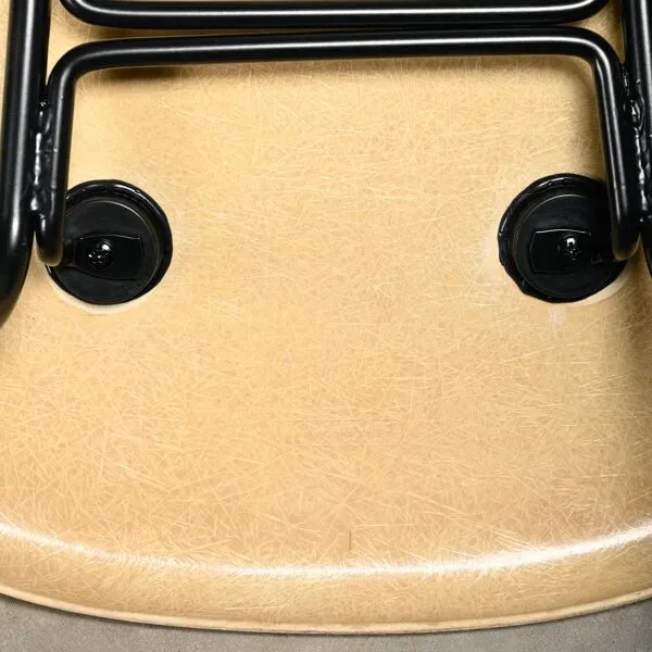 Illustration numéro 5 du produit Ensemble de chaises DSX multicolores de Charles et Ray Eames pour Herman Miller.