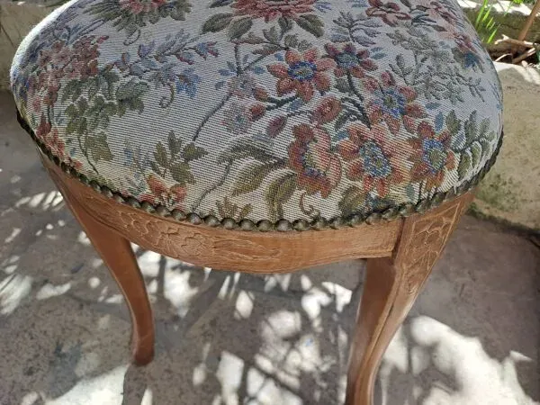 Illustration numéro 5 du produit Chaise bois vernissé marron 1940 Chaise tissu assise jacquard fabrication tapissière