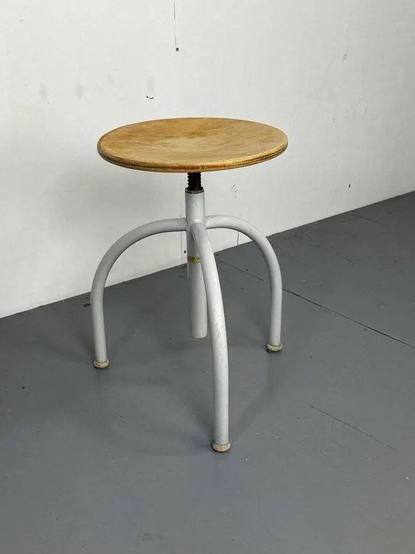 Illustration numéro 5 du produit Tabouret industriel ajustable moderniste du milieu du siècle de Oostwoud Fabrieken Franeker, années 1950.