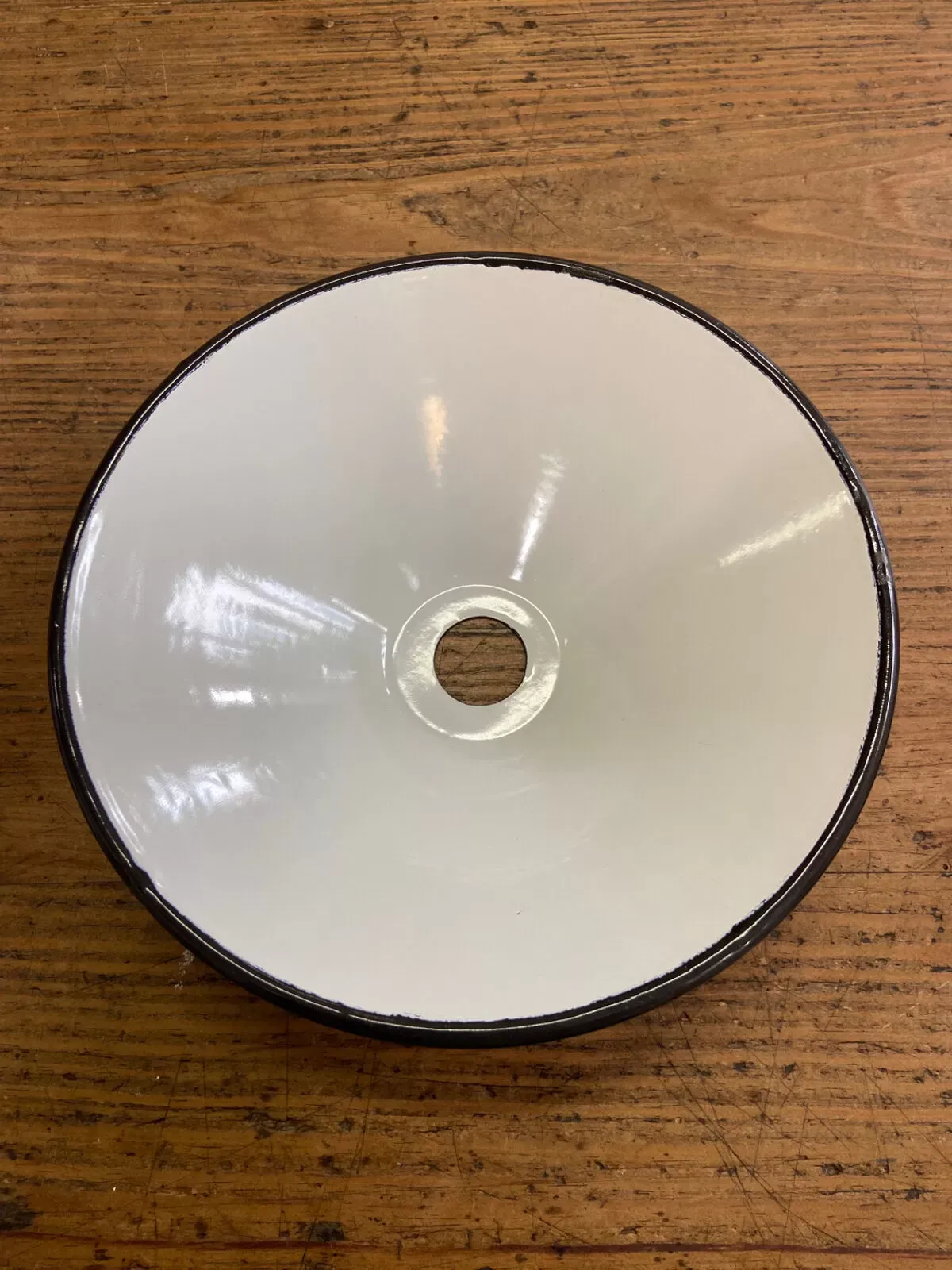 Illustration numéro 5 du produit Suspension en tôle émaillée rouge