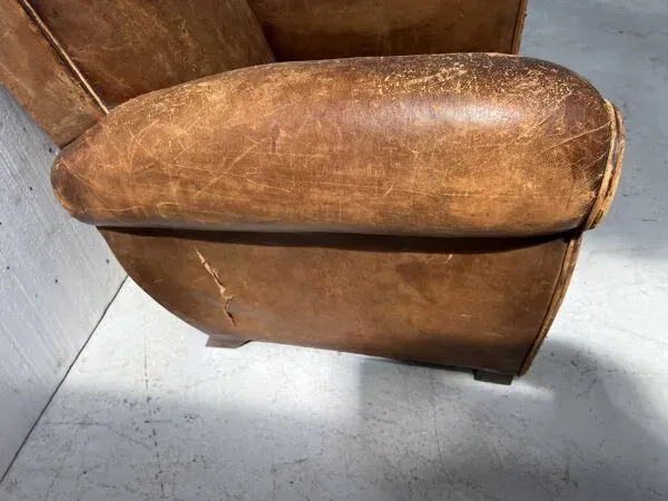 Illustration numéro 5 du produit Ancien fauteuil club en cuir fauve XX siècle