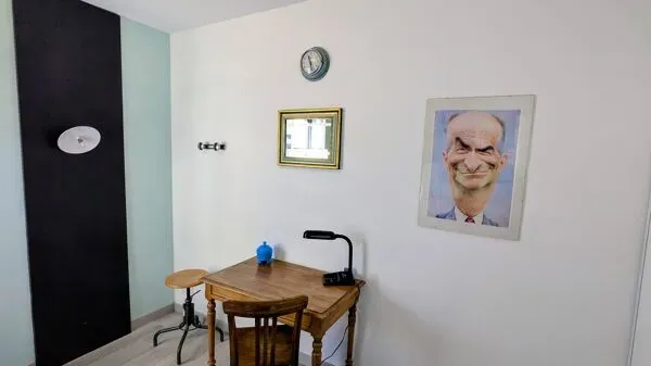 Illustration numéro 5 du produit Patère murale double en métal chromé, design vintage