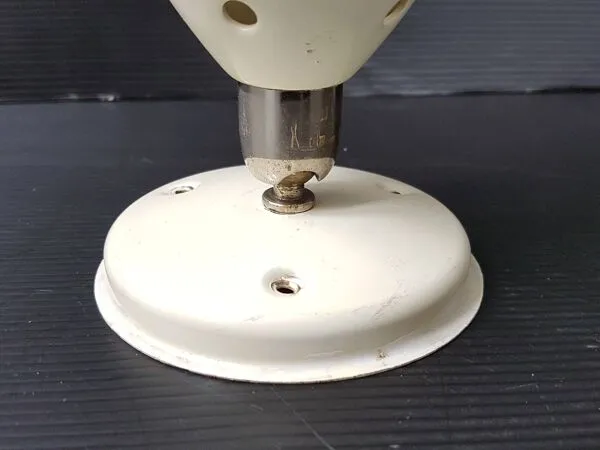 Illustration numéro 5 du produit Applique spot années 50 tôle beige sur rotule vintage rockabilly