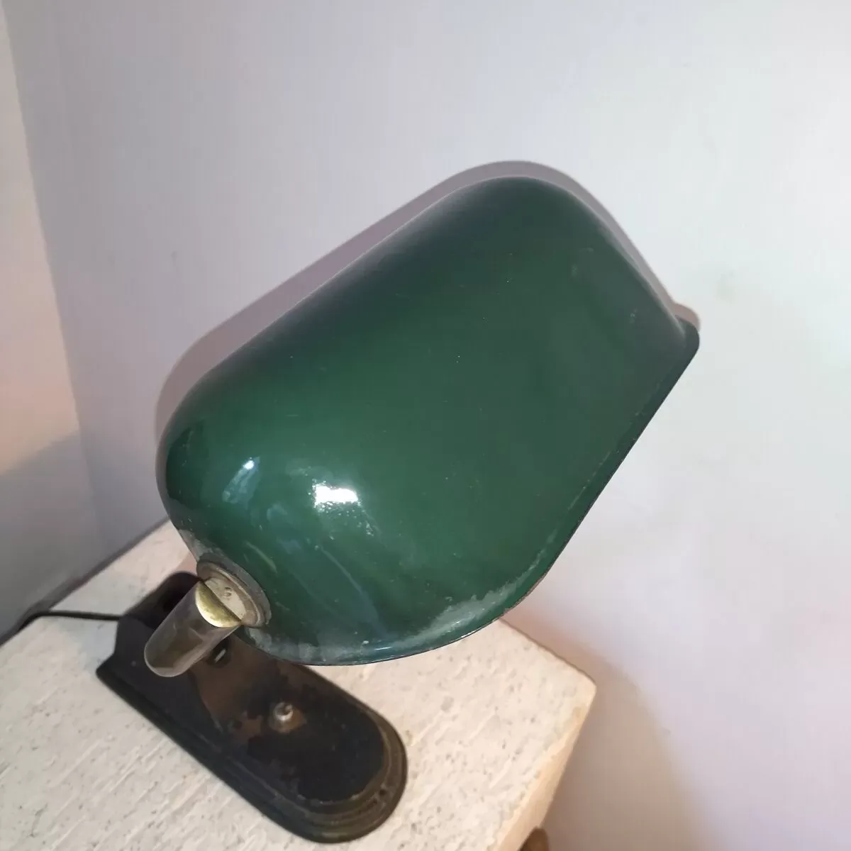 Illustration numéro 5 du produit Lampe de banquier ancienne fonte email