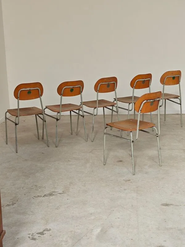 Illustration numéro 5 du produit Lot de 6 chaises d'école métal et bois
Ex Tchécoslovaquie 1960