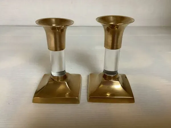 Illustration numéro 5 du produit Paire de petits bougeoirs en laiton et verre