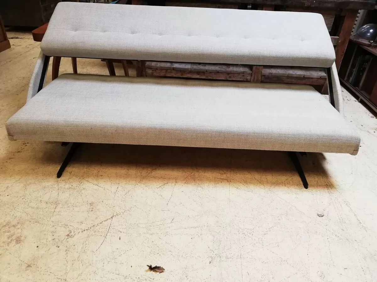 Illustration numéro 5 du produit Grand Canapé lit convertible vintage, années 70, Tchécoslovaquie