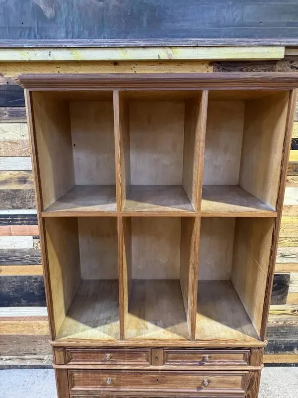 Illustration numéro 5 du produit Meuble de métier en pitchpin - Années 1950 - Commode & Bibliothèque