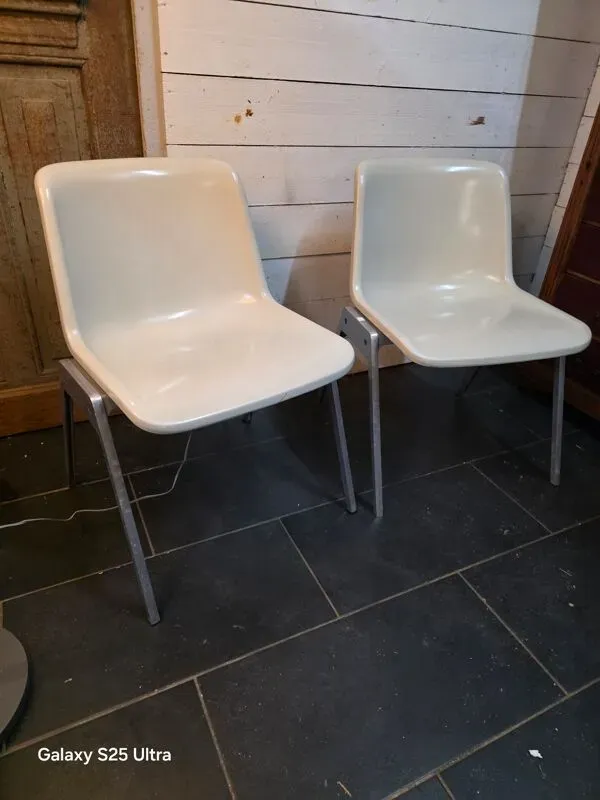 Illustration numéro 5 du produit Paire de chaises vintage Wilkhahn Coque fibre de verre Aluminium 1970