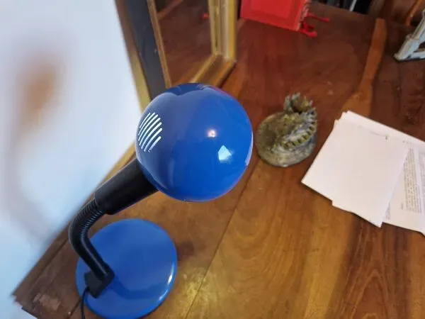 Illustration numéro 5 du produit Lampe de bureau allemande Brilliant — style vintage, bleu électrique