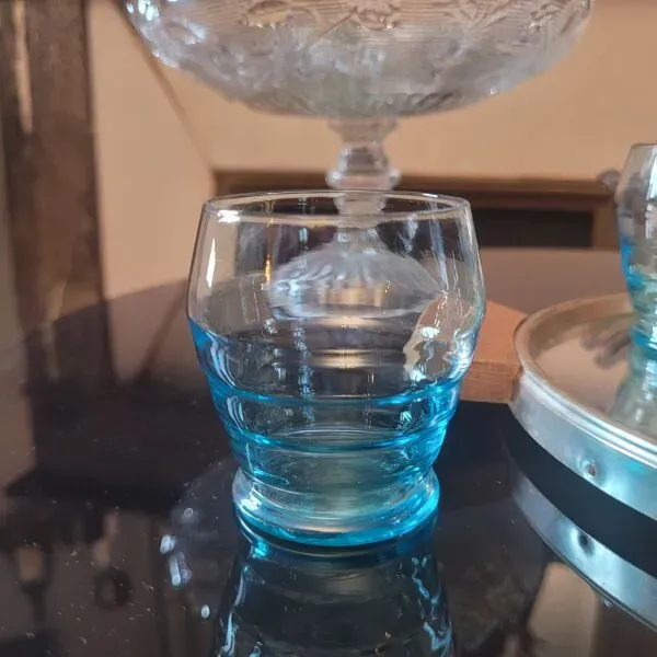 Illustration numéro 5 du produit Verres Vintage bleu ondulé milieu XX ème