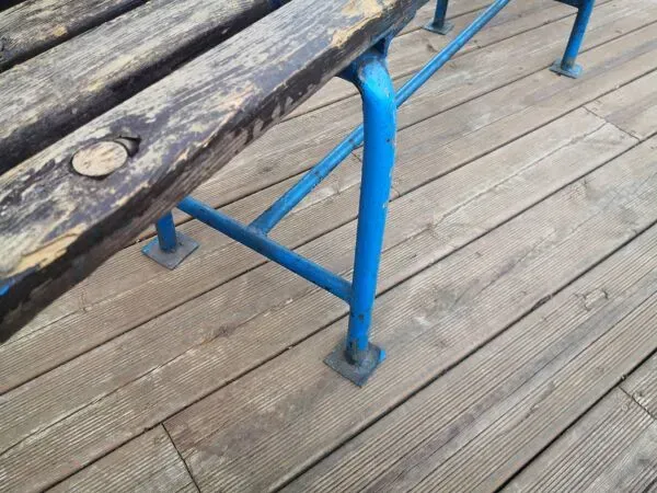 Illustration numéro 5 du produit Banc vestiaire école années 70