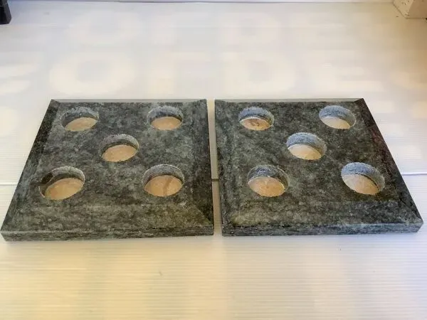 Illustration numéro 5 du produit Paire de bougeoirs en marbre vert