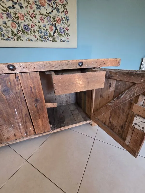 Illustration numéro 5 du produit Établi de menuisier ancien en chêne et hêtre - 19ème -Modèle rare à caisson