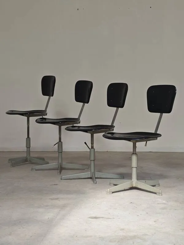 Illustration numéro 5 du produit Chaise réglable industrielle réglable métal Tchécoslovaquie 1960