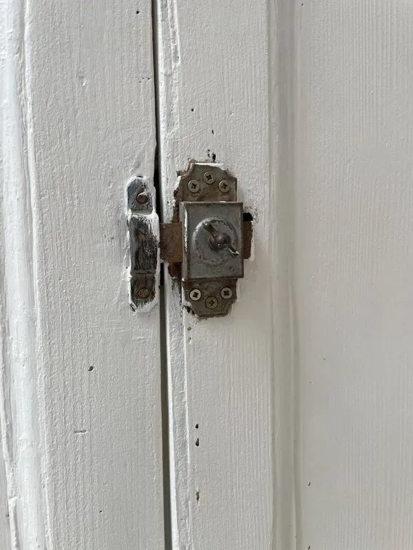 Illustration numéro 5 du produit Meuble de métier enfilade patine blanche