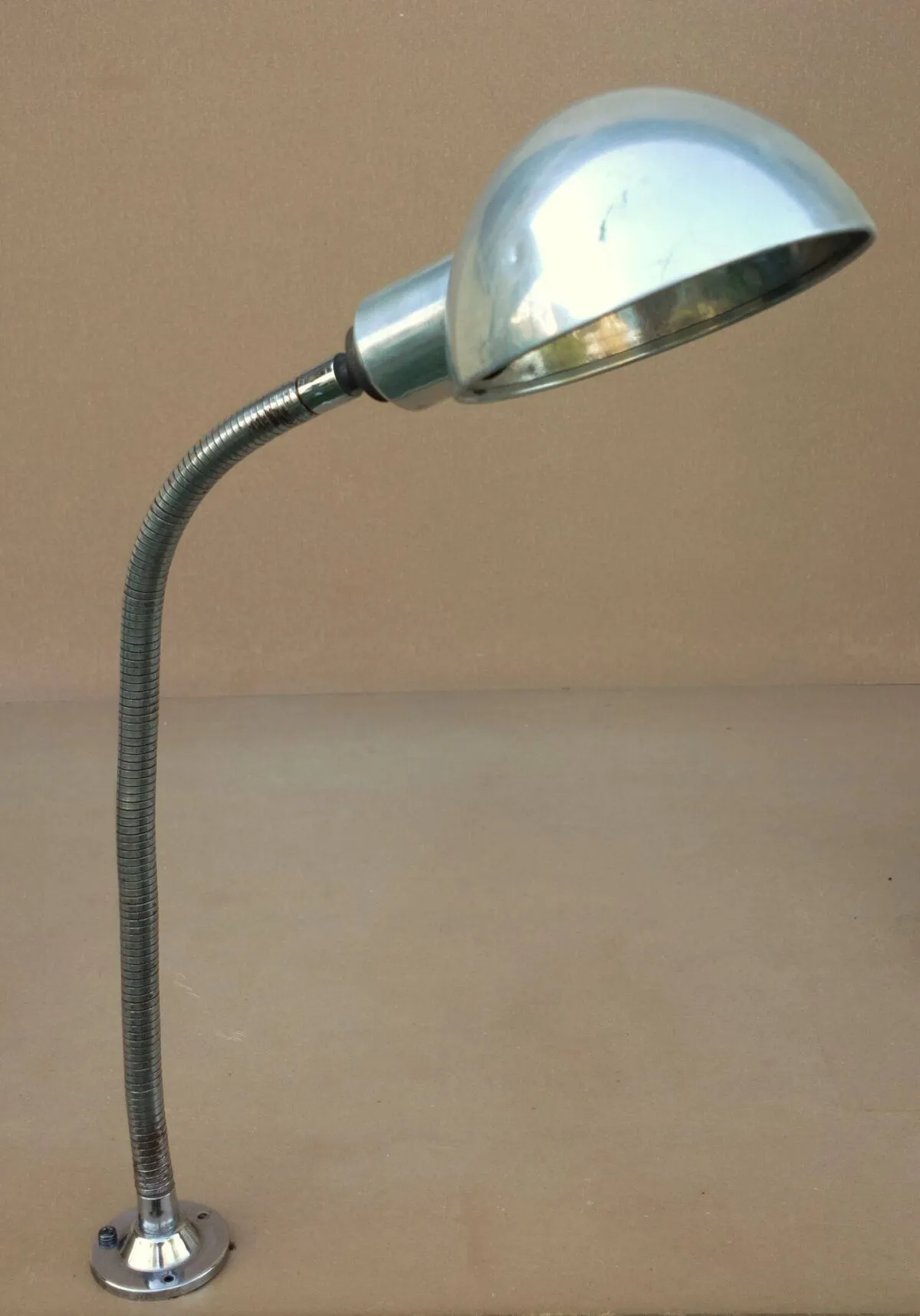 Illustration numéro 5 du produit Lampe jumo d'atelier usine articulée par flexible alu vintage ancienne old lamp
