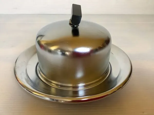 Illustration numéro 5 du produit Ancien beurrier à cloche demeyere Belgium