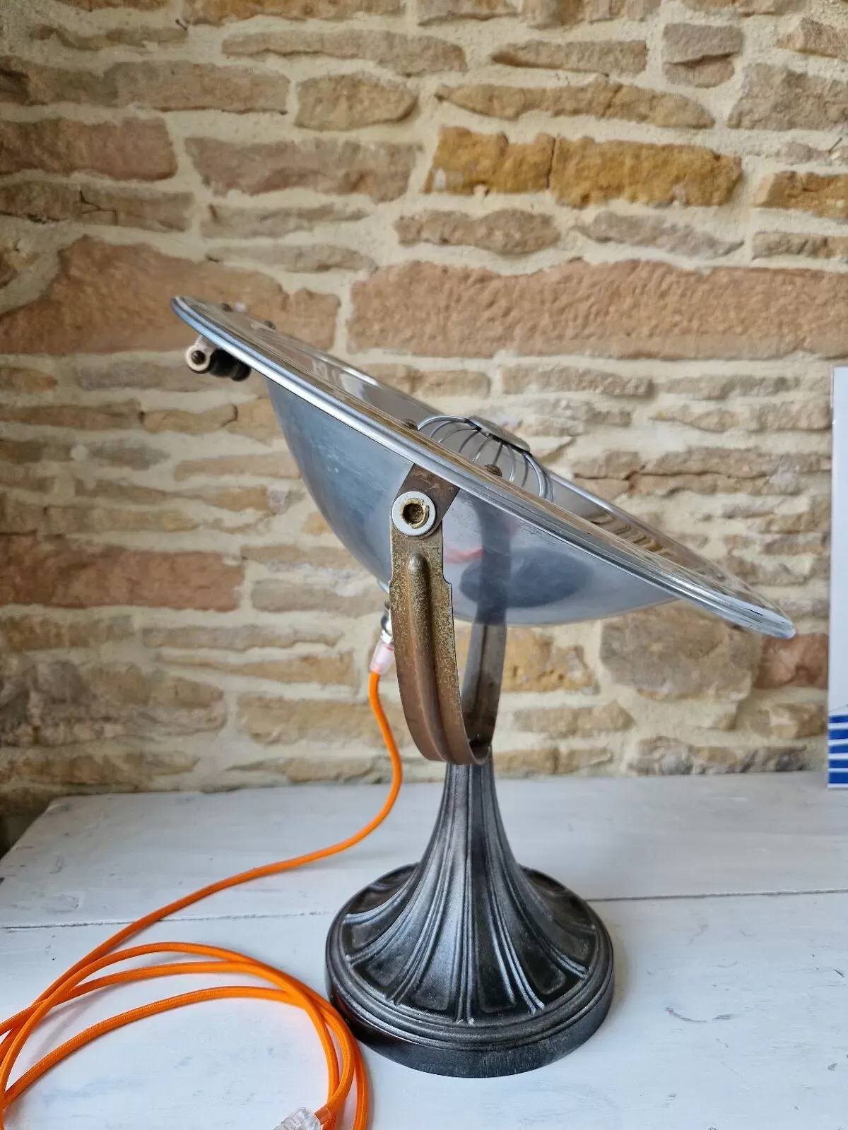 Illustration numéro 5 du produit Lampe