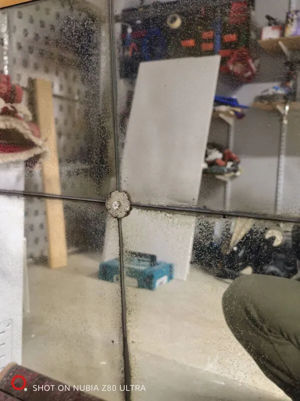 Illustration numéro 5 du produit Miroir Industriel Verrière avec Patine Antique – Pièce Unique