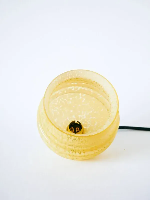 Illustration numéro 5 du produit Petite suspension boule en verre de Clichy col évasé, Jaune, 1930