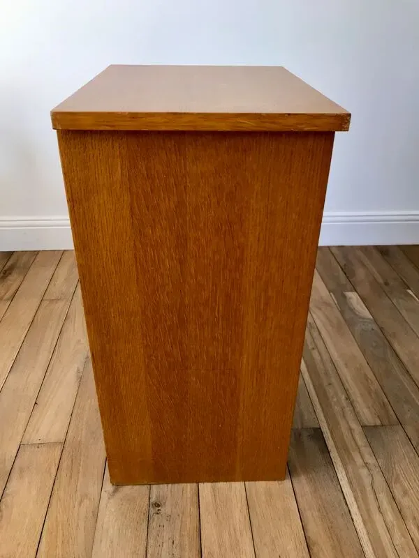 Illustration numéro 5 du produit Meuble de rangement chêne années 50