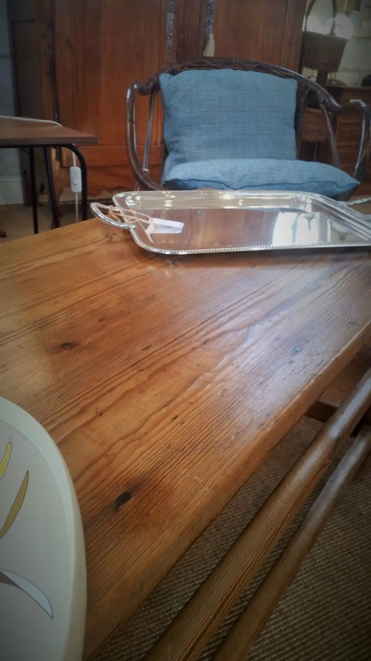 Illustration numéro 5 du produit Table basse rectangulaire en sapin ancienne