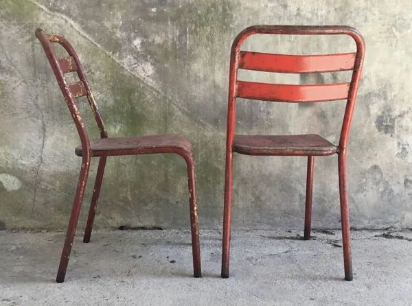 Illustration numéro 5 du produit Paire de chaises tolix T2 rouge - assise pleine - 1950