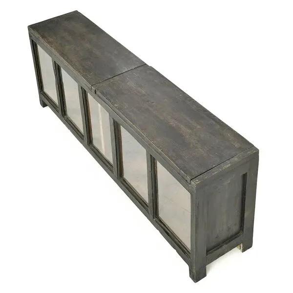 Illustration numéro 5 du produit Coffre vitré en bois patiné (44 x 120 x 25cm)