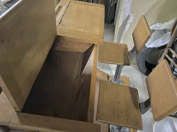 Illustration numéro 5 du produit Bureau écolier Decunsel début 20 ieme , rénové et en très bon état