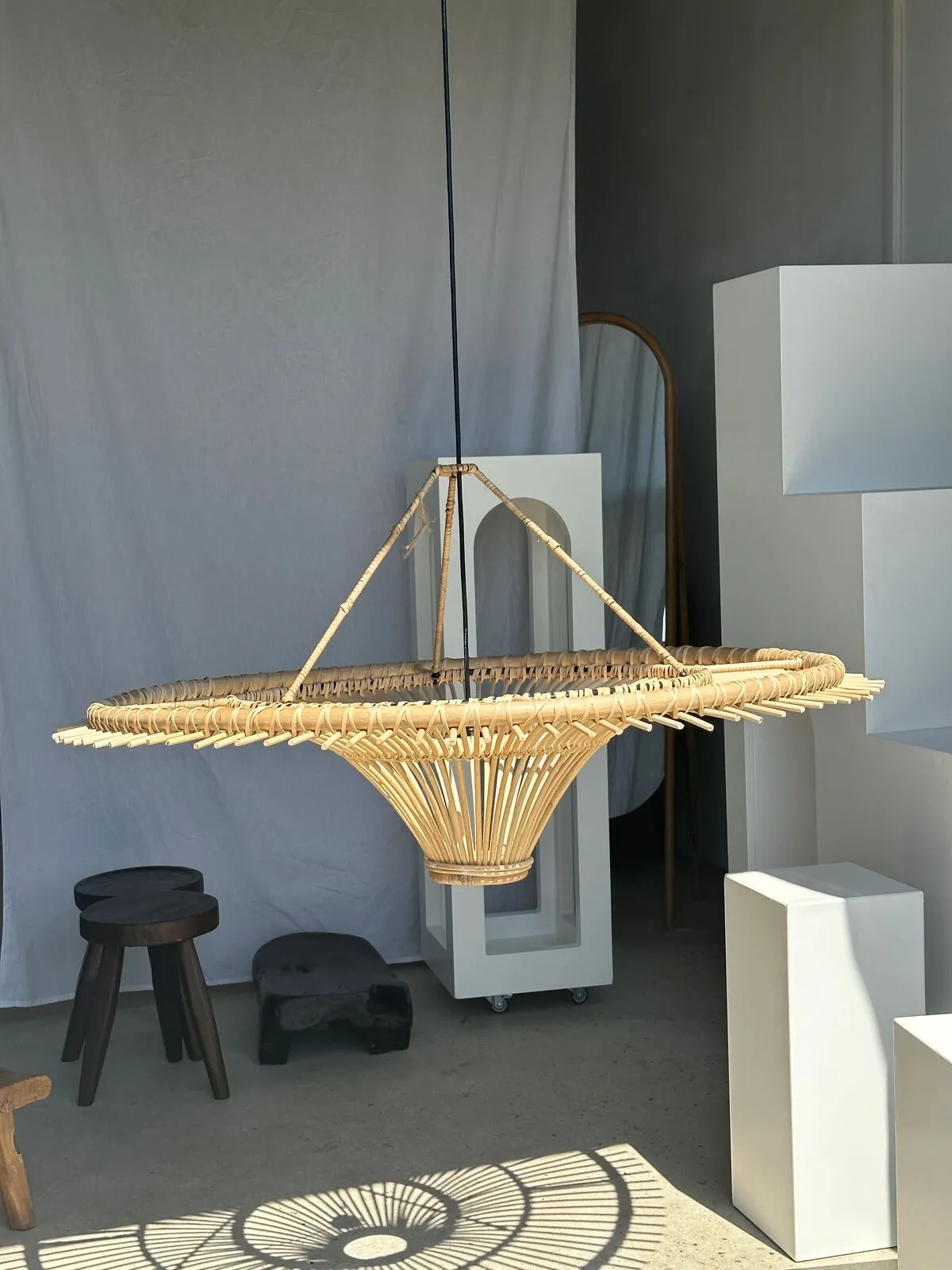 Illustration numéro 5 du produit Suspension soucoupe en rotin armature de fer D:120 H:60