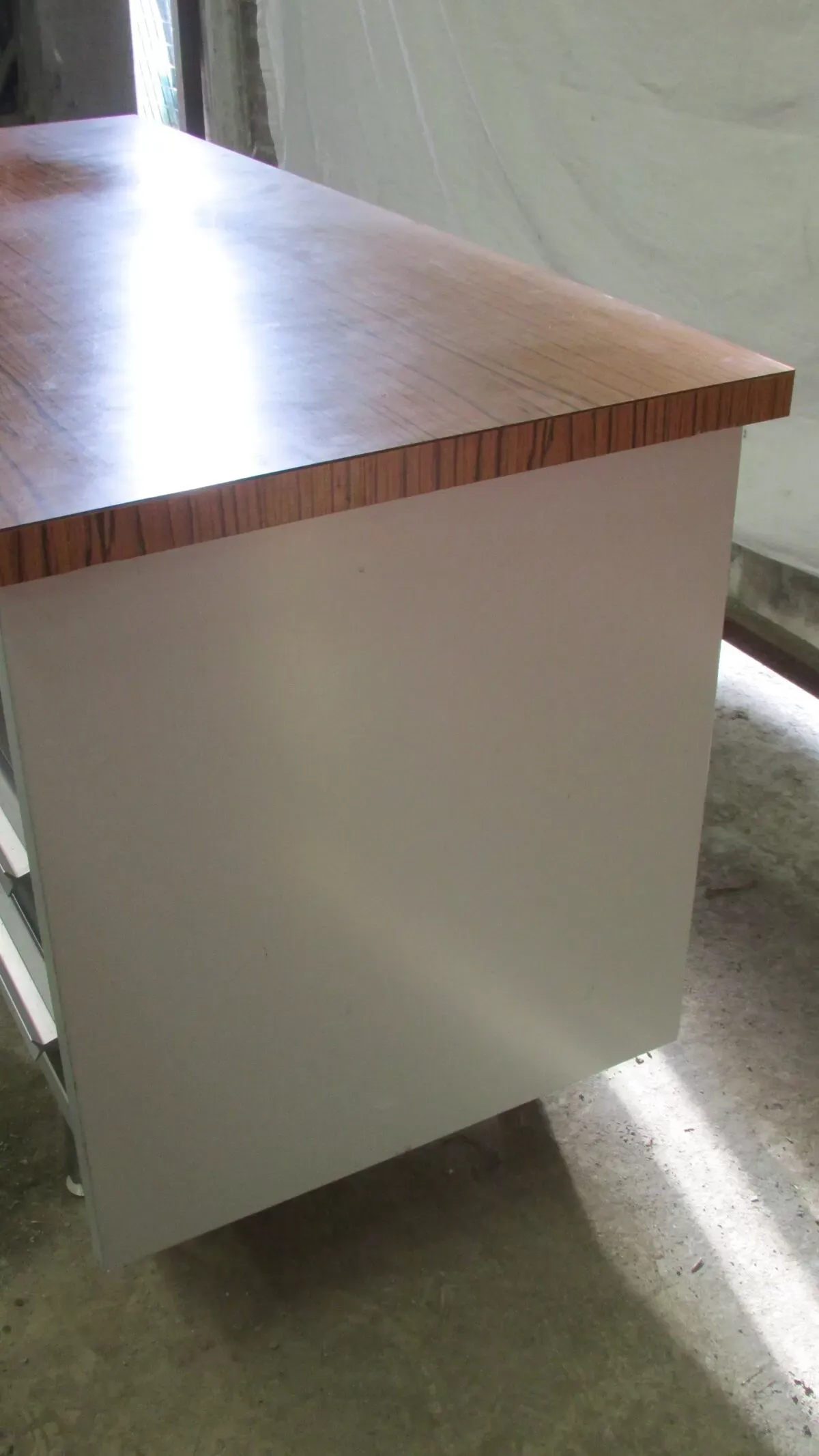 Illustration numéro 5 du produit Bureau industriel métallique