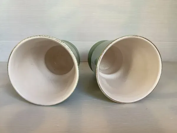 Illustration numéro 5 du produit Paire d’anciens vases en céramique verte et dorée