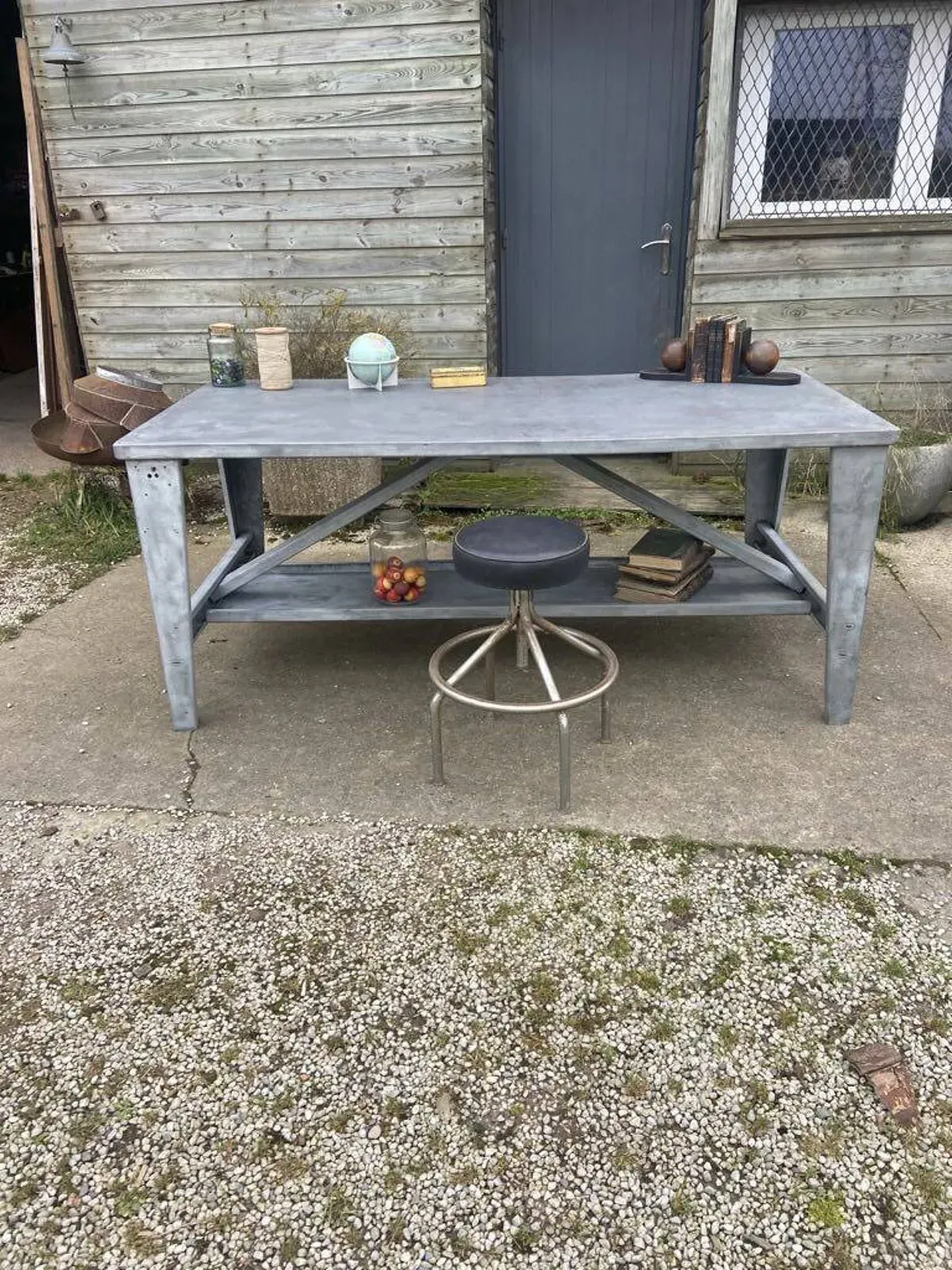 Illustration numéro 5 du produit Table métallique