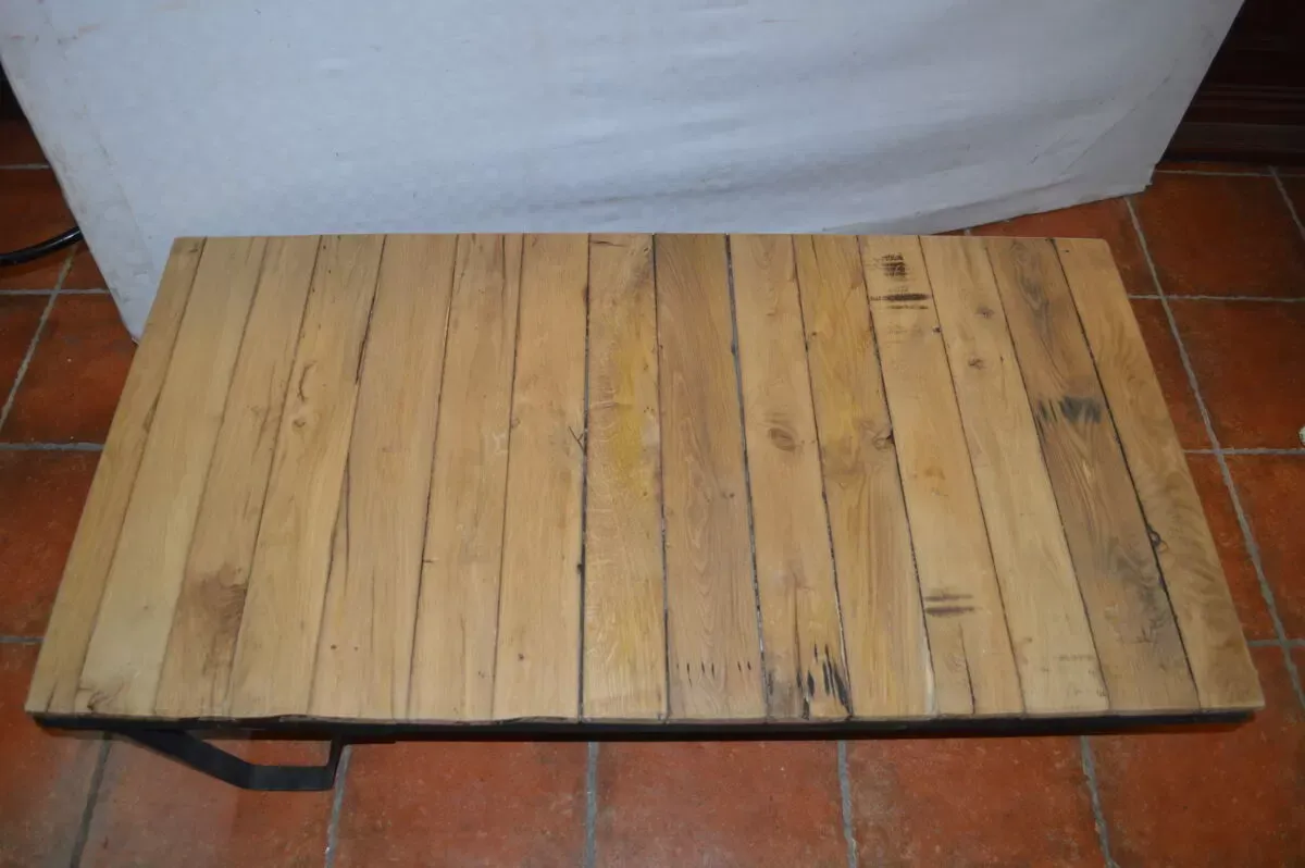 Illustration numéro 5 du produit Palette industrielle / table de salon en fer et bois