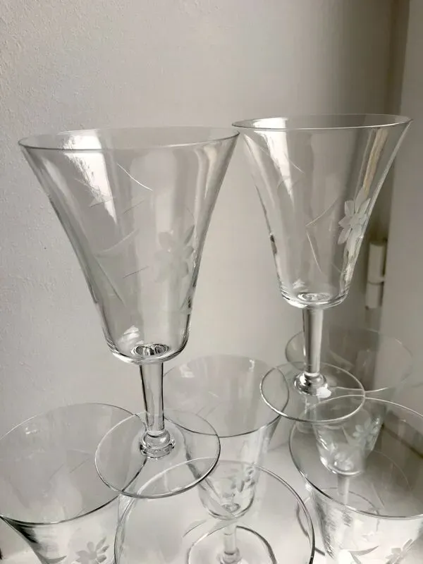 Illustration numéro 5 du produit lot de 7 verres à vin / eau en cristal années 60