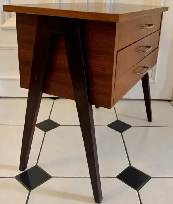 Illustration numéro 5 du produit Table d’appoint vintage