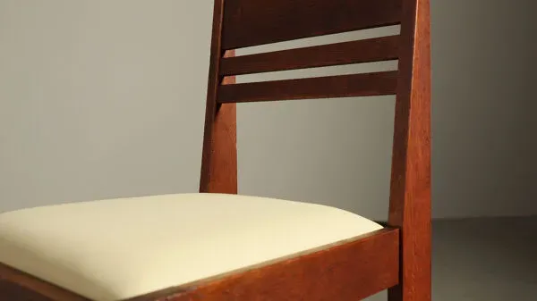 Illustration numéro 5 du produit Ensemble de 4 chaises de salle à manger en chêne de l'École de La Haye, 1925-1935