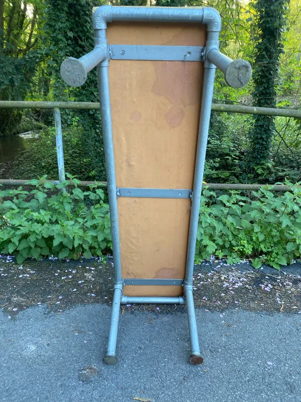 Illustration numéro 5 du produit Banc cuir et métal individuel design